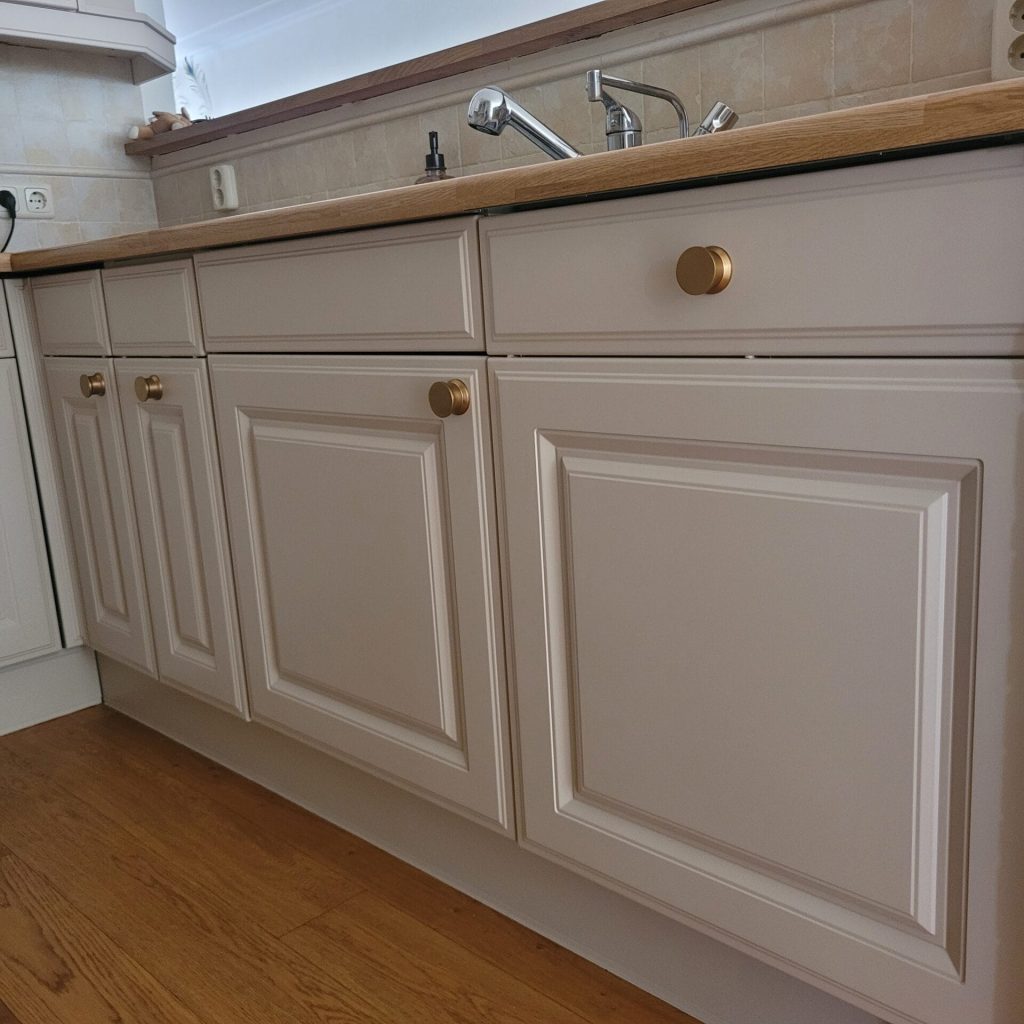 Beige keukenkastje
