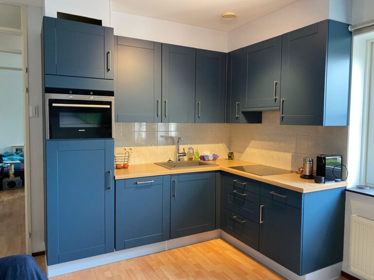 Blauwe keuken donkerblauw