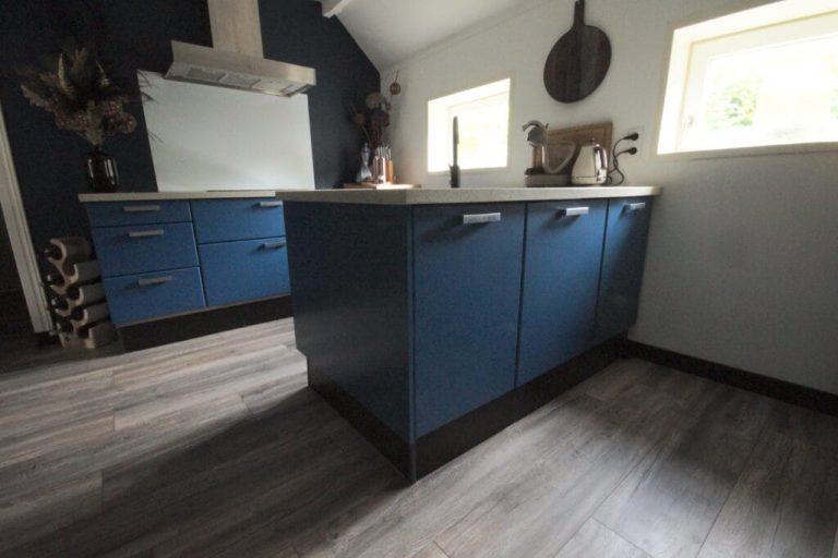Donkerblauwe keuken