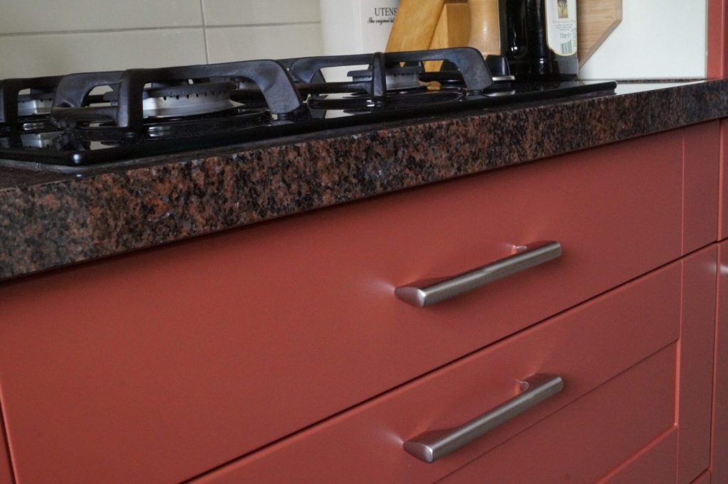 Frontjes nieuwe keuken rood