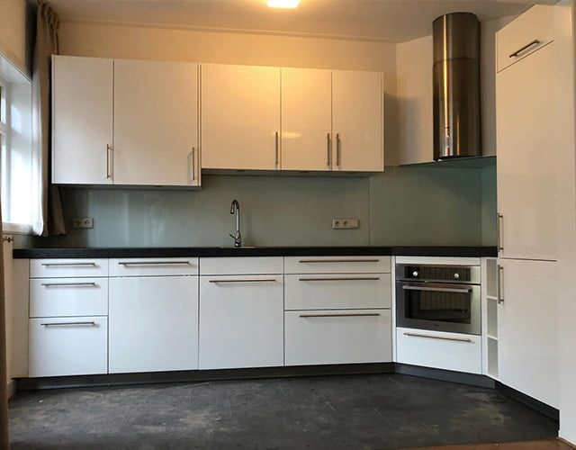 Hoogglans keuken spuiten na