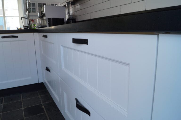 Keuken geel spuiten