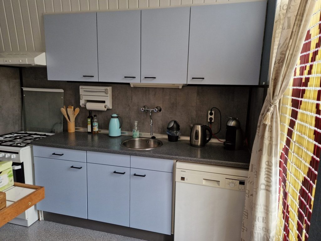Keuken lichtblauw gespoten