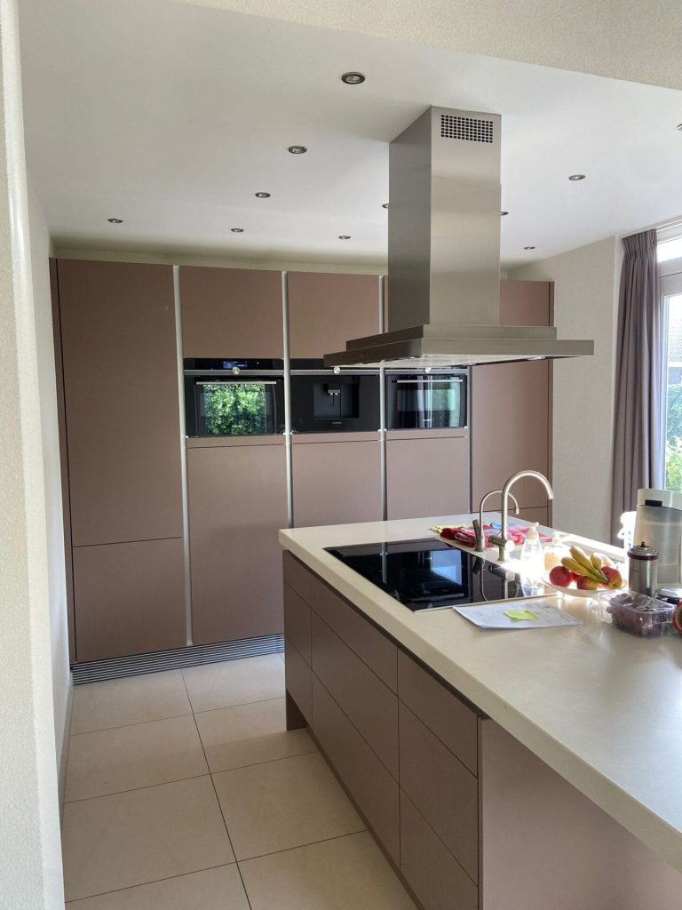Keuken modern spuiten