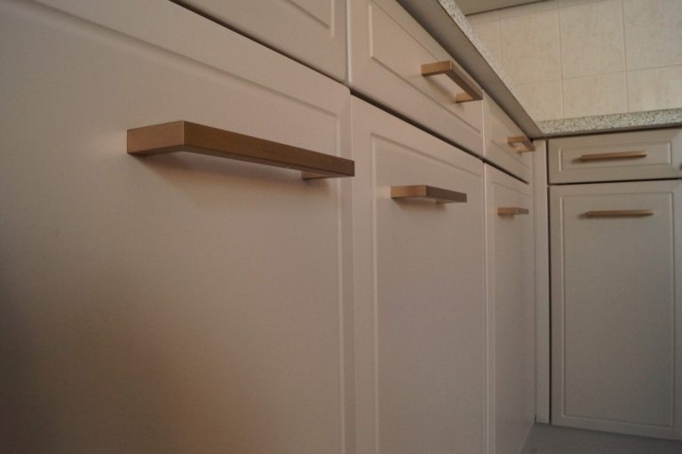 Nieuwe keuken frontjes gebroken wit