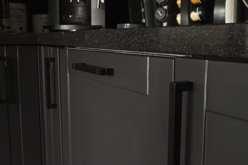 Zwarte keukens Keuken spuiten